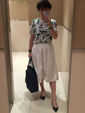 「TORY BURCH（トリーバーチ）のアイテム（トップス）」を使った、柏原さん（レディース・165cm）の夏コーディネート