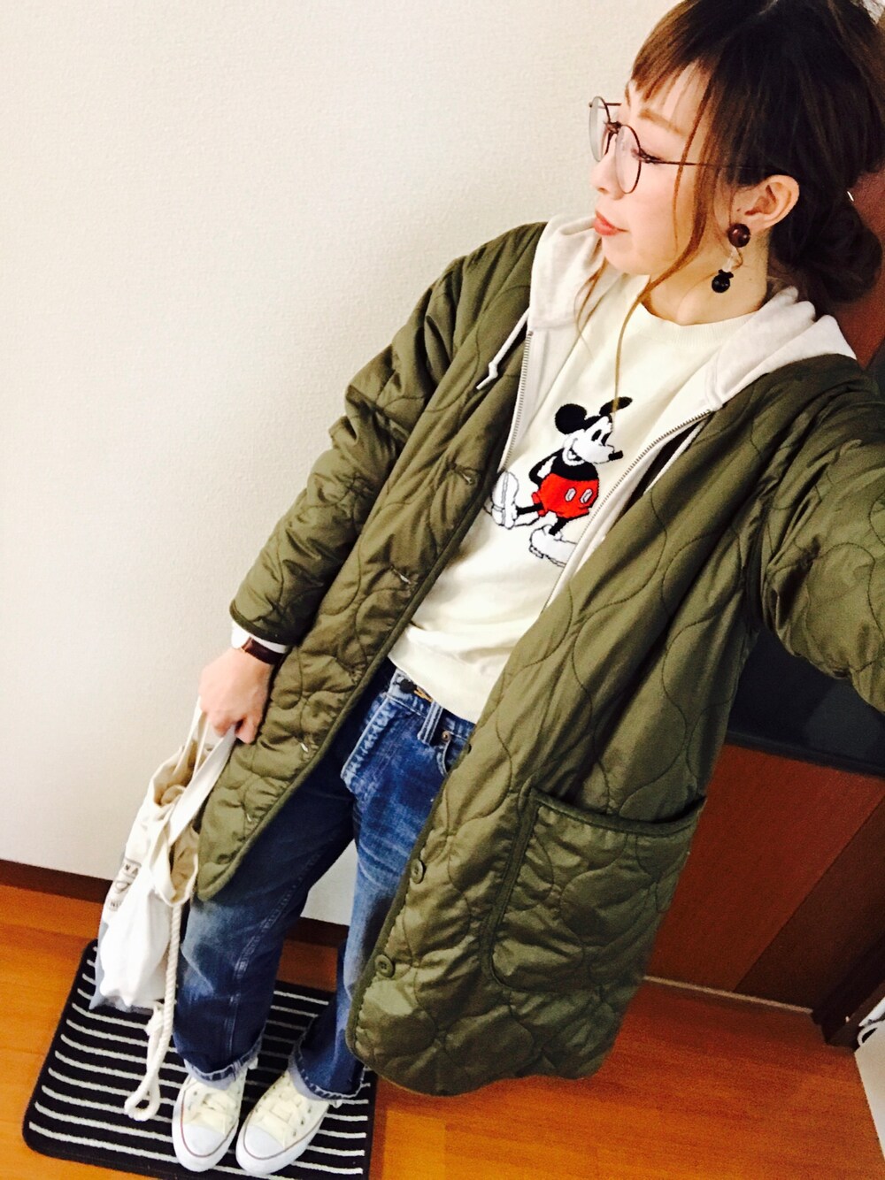 「ドラフトリーバイス、ニット、キルトブルゾン、コンバース、パーカー」｜「UNIQLOのアイテム（ニット/セーター、ホワイト系）」を使った、mai*さん（レディース・158cm）の冬コーディネートの1枚目の写真