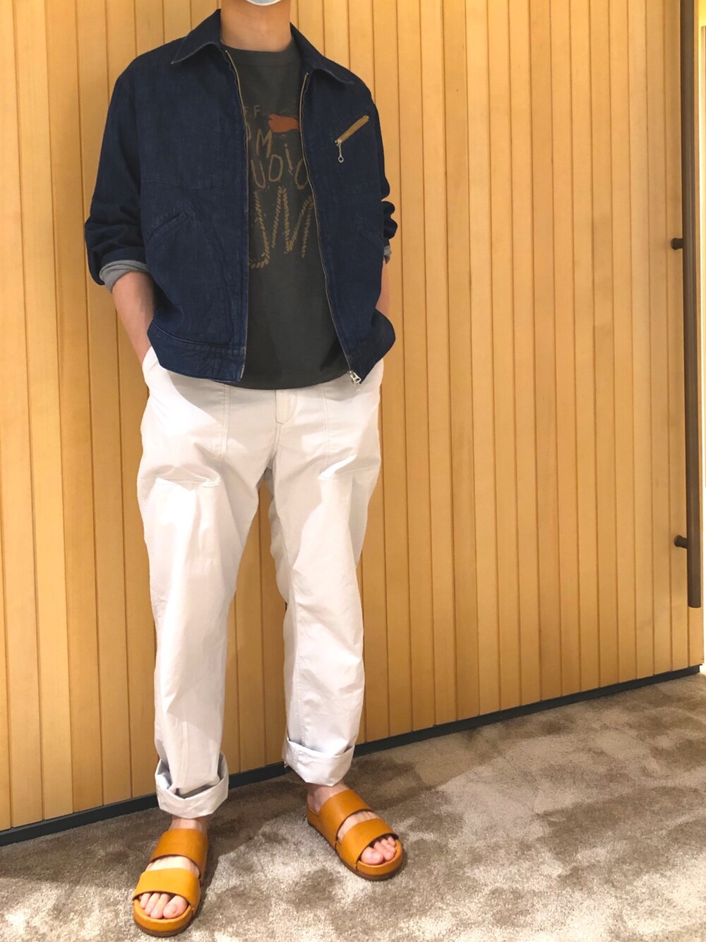 「45Rのアイテム（デニムジャケット、ブルー系）」を使った、Kenny Chowさん（メンズ・173cm）の夏コーディネートの1枚目の写真