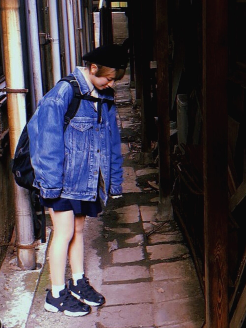 「古着、スニーカーコーデ、KANGOL、carhartt、古着好きな人と繋がりたい、古着コーデ」｜「Carharttのアイテム（デニムジャケット、ブルー系）」を使った、せっちゃんさん（レディース・152cm）の秋コーディネートの1枚目の写真