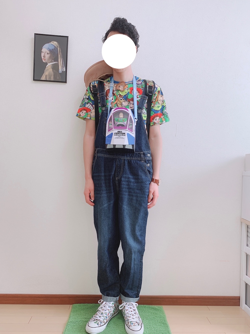 「disney、ディズニー、converse、ハイカットスニーカー、オーバーオール、サロペット、トイストーリー、TIMEX、Tシャツ、夏コーデ」｜「Disneyのアイテム（帽子、ブラウン系）」を使った、WINさん（メンズ・172cm）の夏コーディネートの1枚目の写真