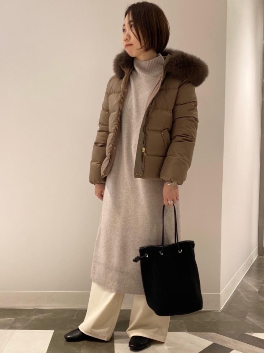 「ワンピース、大人カジュアル、くすみカラー、under155、一押しのアウタースタイル」｜「green label relaxingの◆CFC ディープカット フラット バレエシューズ (1.0cmヒール)（バレエシューズ、ブラック系）」を使った、kiryu_tさん（レディース・153cm）の秋コーディネートの1枚目の写真