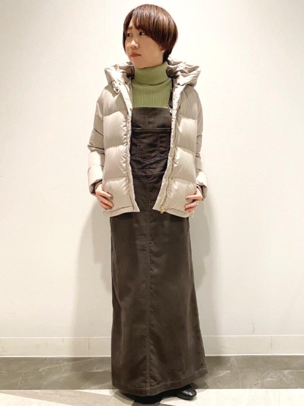 「ワンピース、ダウン、大人カジュアル、casual、under155、一押しのアウタースタイル」｜「green label relaxingの◆CFC ディープカット フラット バレエシューズ (1.0cmヒール)（バレエシューズ、ブラック系）」を使った、kiryu_tさん（レディース・153cm）の冬コーディネートの1枚目の写真
