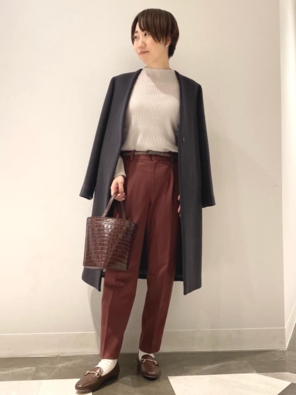 「office、くすみカラー、under155、一押しのアウタースタイル」｜「green label relaxingの◆CFC ビットローファー(1.0cmヒール)（ローファー、ブラウン系）」を使った、kiryu_tさん（レディース・153cm）の冬コーディネートの1枚目の写真