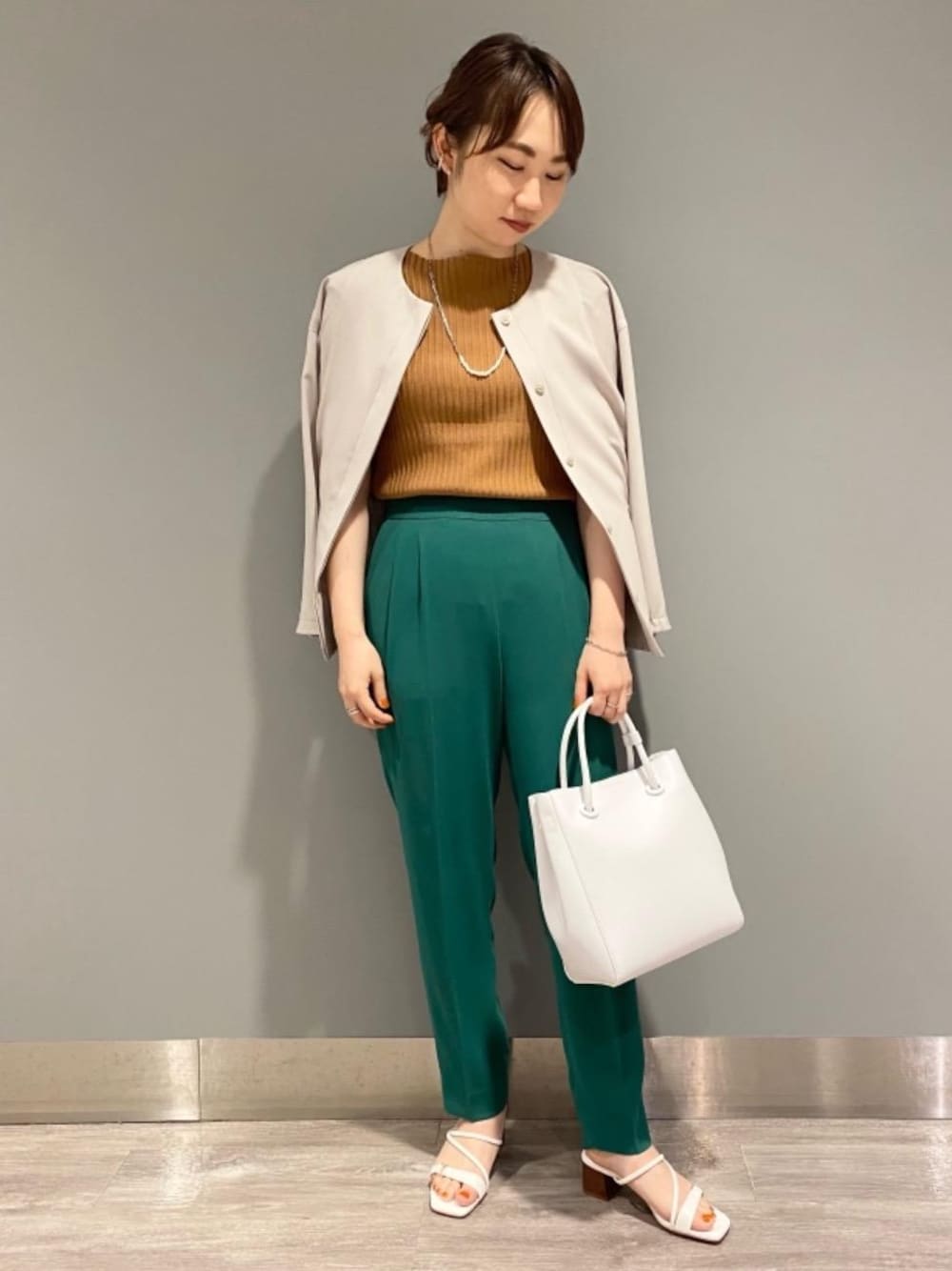 「ジャケット、サンダル、ビジネス、under155、ぱんつ」｜「green label relaxingのFFC ミニ ショッピング 2WAY ショルダーバッグ（ショルダーバッグ、ホワイト系）」を使った、kiryu_tさん（レディース・153cm）の春コーディネートの1枚目の写真