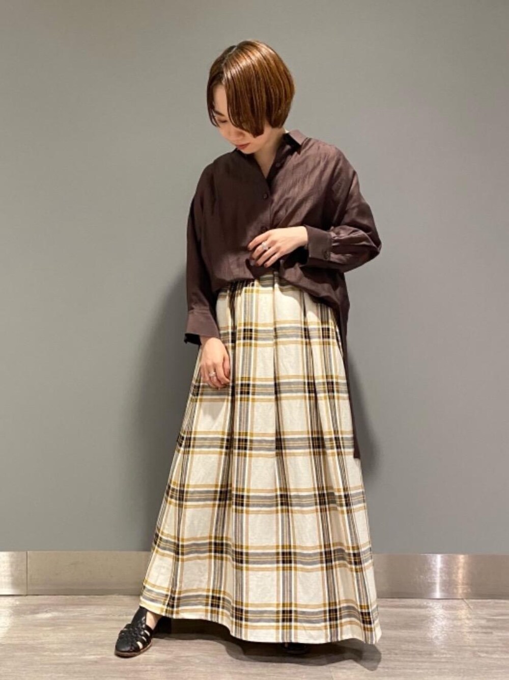 「スカート、シャツ/ブラウス、under155、□骨格ウェーブ、☆シアー素材」｜「green label relaxingの[ パスクッチ ] PASCUCCI FFC グルカ サンダル（サンダル、ブラック系）」を使った、kiryu_tさん（レディース・153cm）の夏コーディネートの1枚目の写真