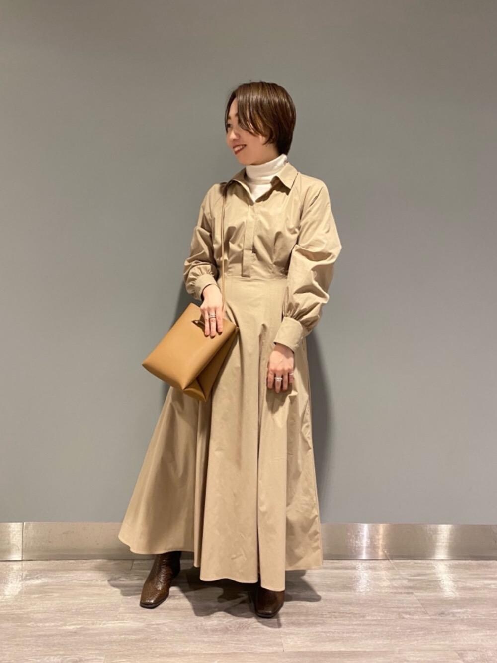 「ワンピース、ブーツ、under155、□骨格ウェーブ」｜「green label relaxingのMINI SHPG 2WAY バッグ（ショルダーバッグ、ベージュ系）」を使った、kiryu_tさん（レディース・153cm）の秋コーディネートの1枚目の写真