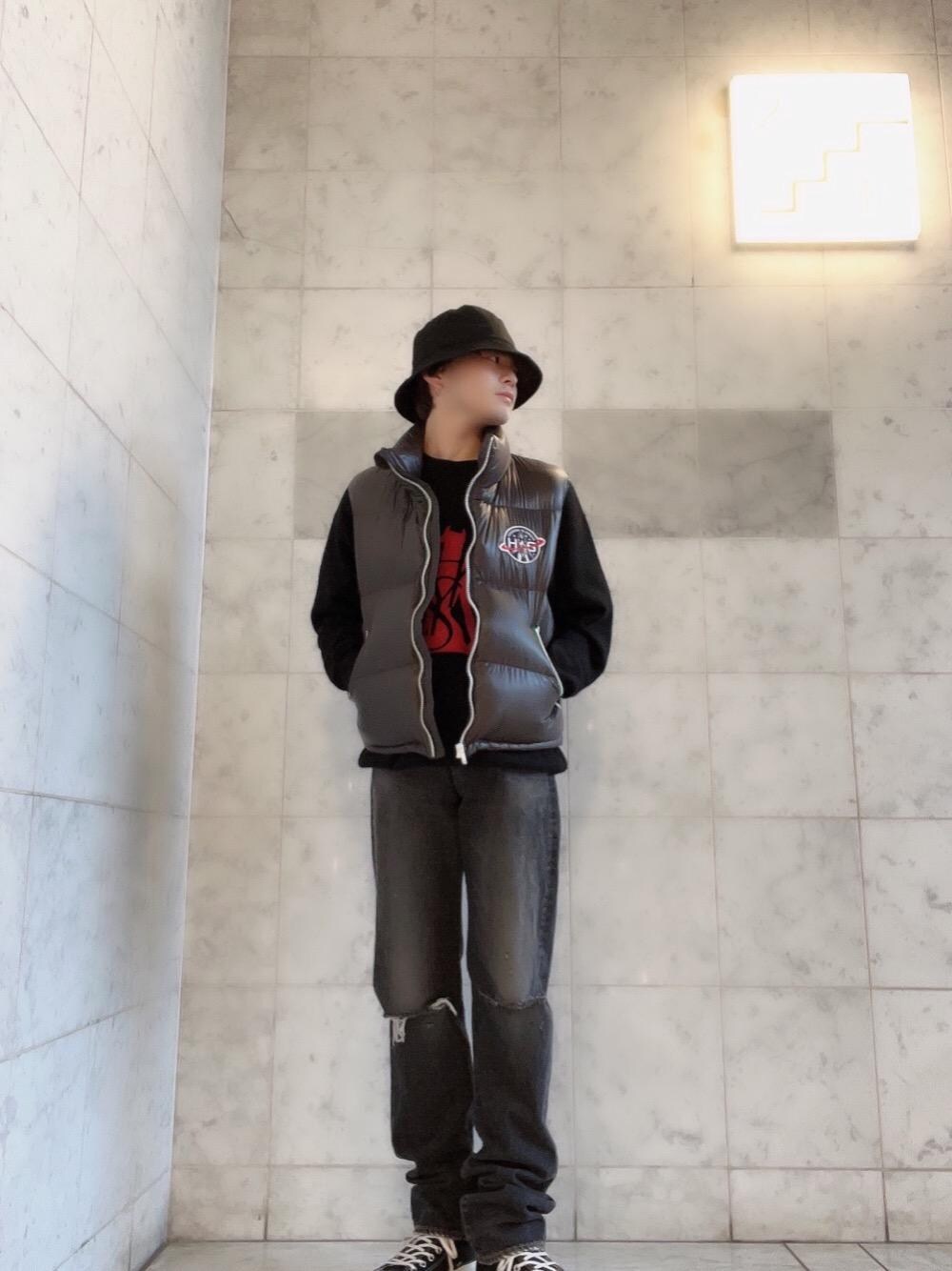 「ニット、パーカー、バケットハット、カジュアルコーデ、ヒステリックグラマー、でにむ、べすと、hysteric glamour、らふこーで、秋🍁コーデ」｜「HYSTERIC GLAMOURのHG LOGOTYPE刺繍 バケットハット（ハット、ブラック系）」を使った、jkya0716さん（メンズ・164cm）の秋コーディネートの1枚目の写真