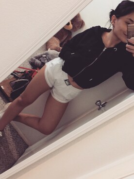 「Abercrombie&Fitch（アバークロンビーアンドフィッチ）のアイテム（チノパンツ）」を使った、alexxttrannさん（レディース・163cm）の夏コーディネート