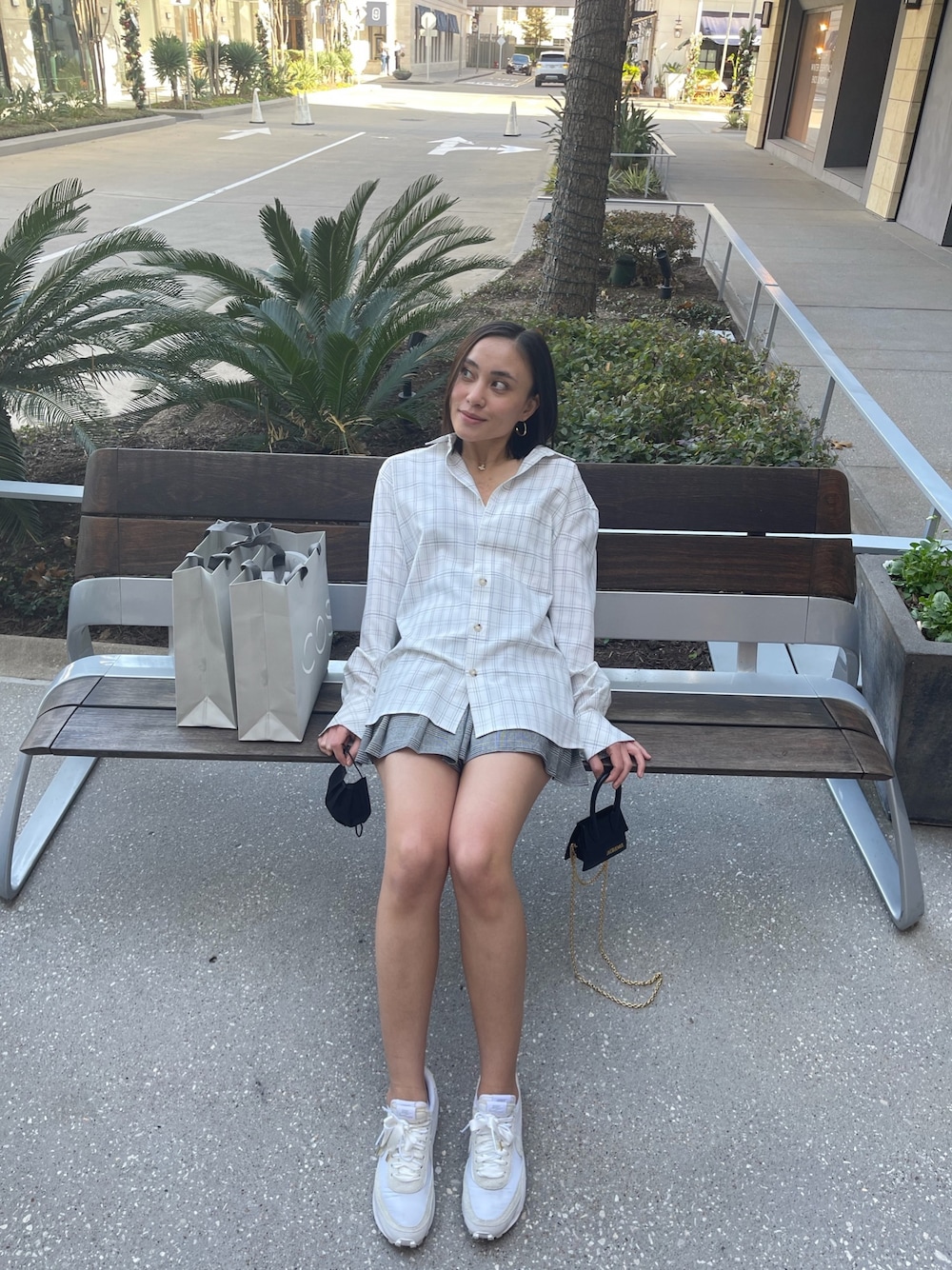 「girly」｜「ANDERSSON BELLのアイテム（シャツ/ブラウス、ホワイト系）」を使った、alexxttrannさん（レディース・160cm）の秋コーディネートの1枚目の写真