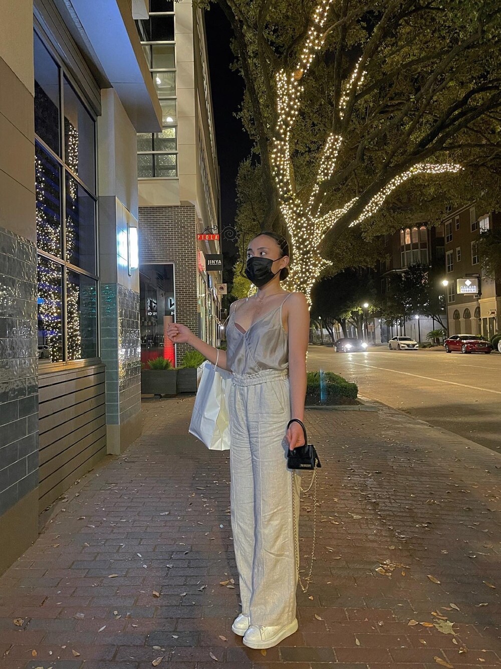 「date style♡」｜「Rick Owensのアイテム（ドレス、ベージュ系）」を使った、alexxttrannさん（レディース・160cm）の秋コーディネートの1枚目の写真