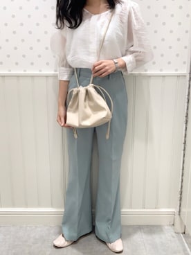 「Heather（ヘザー）のアイテム（スラックス）」を使った、アミリさん（レディース・163cm）の春コーディネート