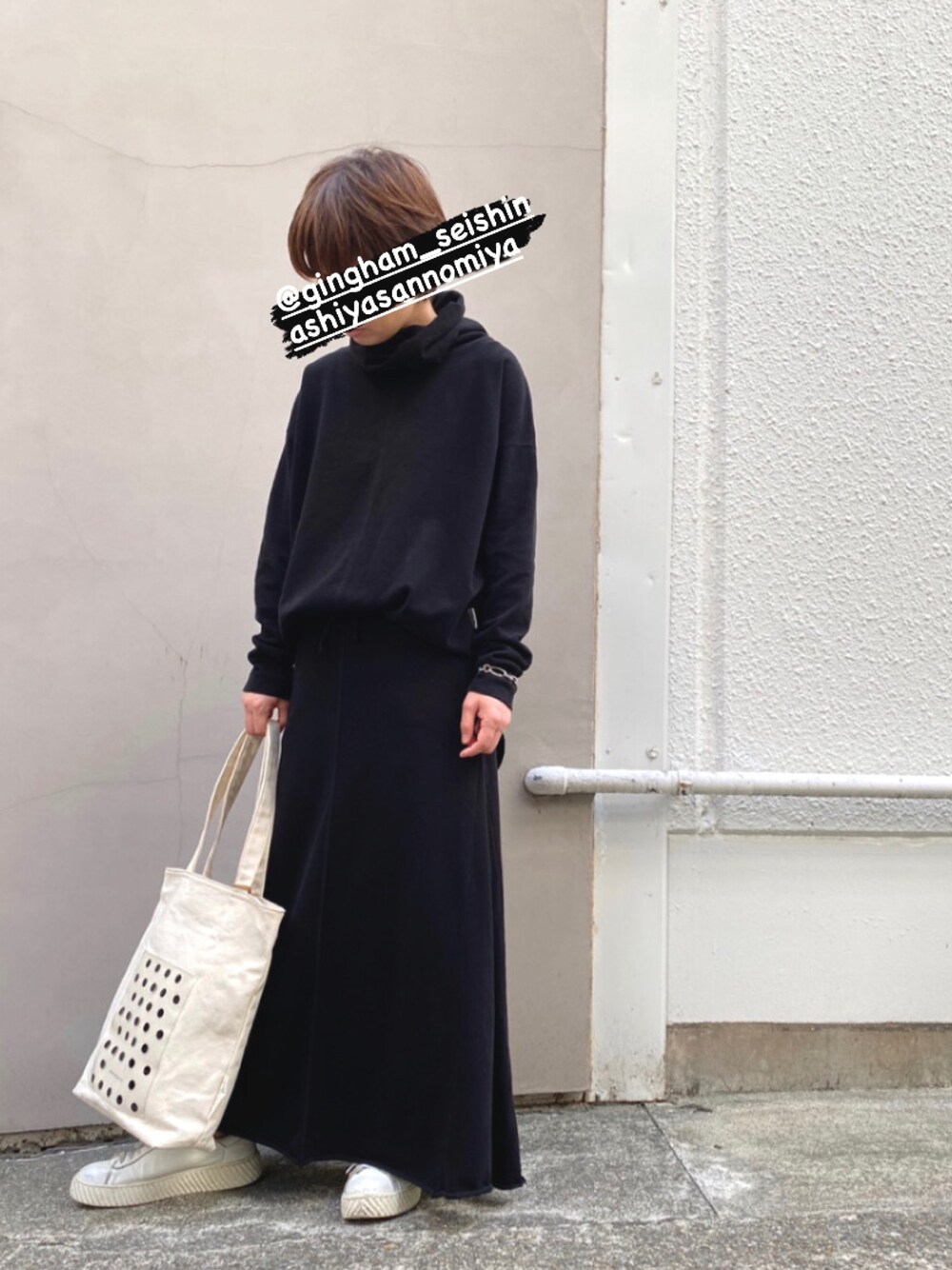 「ワントーンコーデ、ブラックコーデ」｜「flamingo firmのアイテム（トップス、ブラック系）」を使った、Ginghamさん（レディース・158cm）の秋コーディネートの1枚目の写真