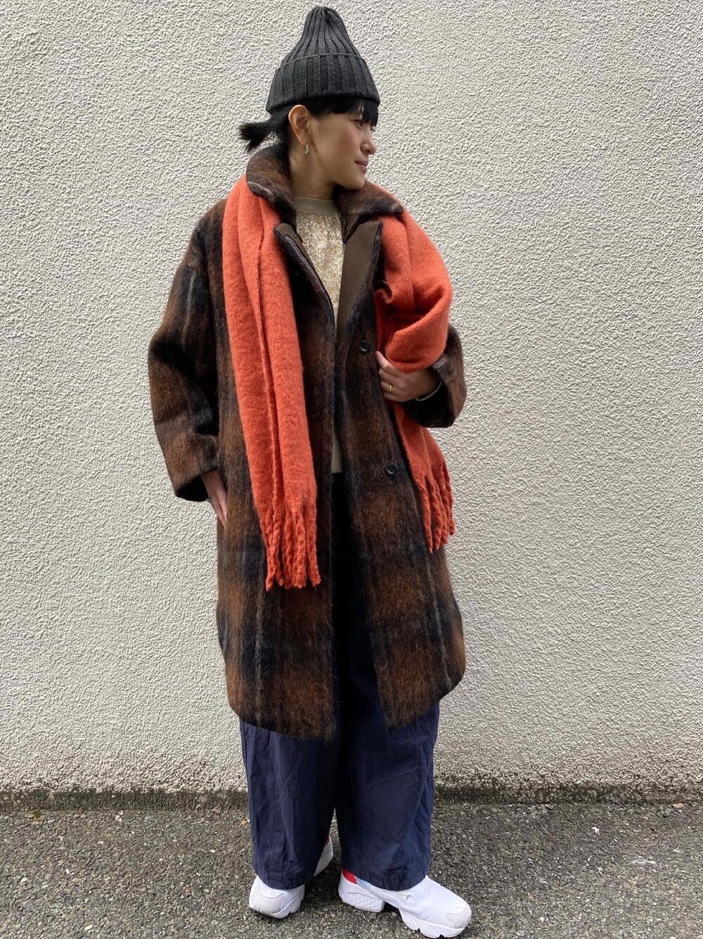 「オーバーコート、チェックコート、カラーストール、大人カジュアル」｜「@gingham_seishinashiyasannomiyaのアイテム（ジャケット/アウター、ブラウン系）」を使った、Ginghamさん（レディース・160cm）の冬コーディネートの1枚目の写真