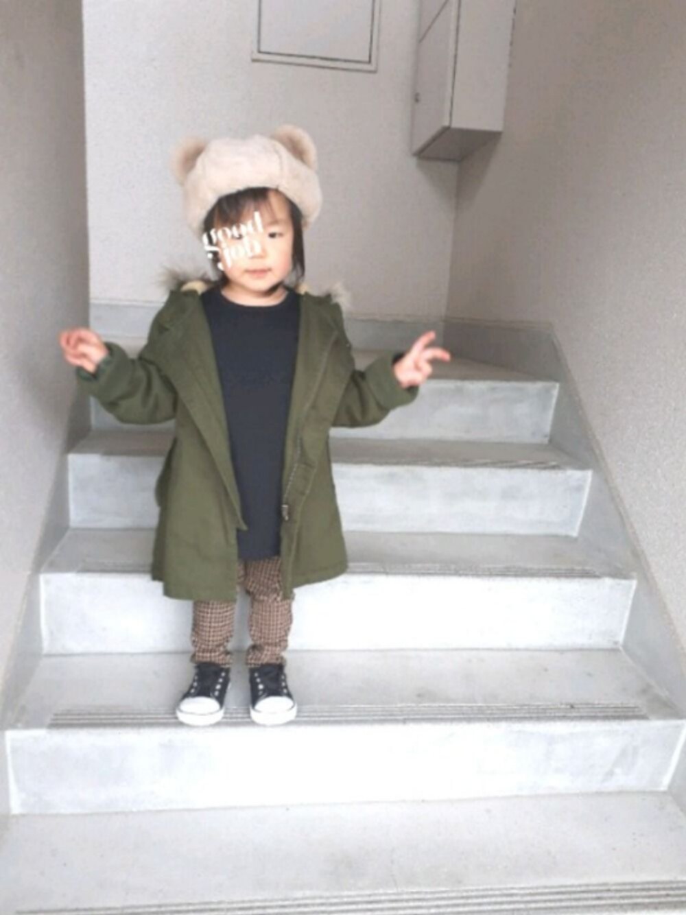 「カジュアルコーデ、キッズファッション、おんなのこ、2歳、西松屋、バースデイ、男の子コーデ」｜「BRANSHESのモッズコート（モッズコート、グリーン系）」を使った、merorons さん（キッズ・90cm）の冬コーディネートの1枚目の写真