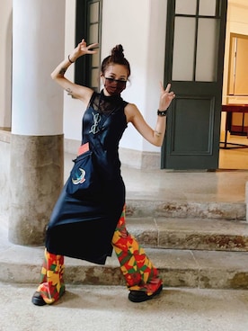 「VINTAGE（ヴィンテージ）のアイテム（ジャンパースカート）」を使った、Amanさん（レディース・164cm）の春コーディネート