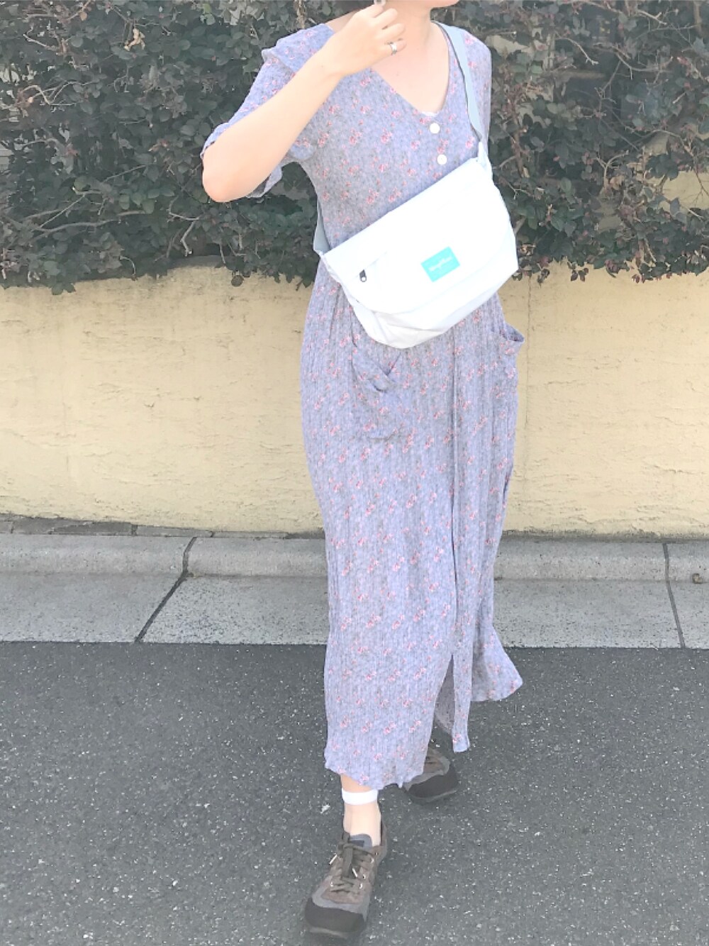 「休日スタイル、ワンピース、ワンピース×スニーカー、古着、used、ラクチンコーデ」｜「FRAPBOISのジャガダイ（スニーカー、ブラウン系）」を使った、my__na...さん（レディース・163cm）の夏コーディネートの1枚目の写真