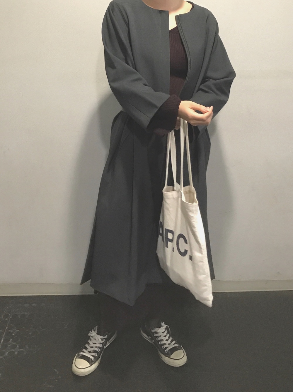 「オトナカジュアル、大人女子、セットアップ、スニーカーコーデ、秋のコーデ、きれいめカジュアル、ノーカラーコート」｜「UNIQLOのアイテム（トップス、レッド系）」を使った、my__na...さん（レディース・163cm）の秋コーディネートの1枚目の写真