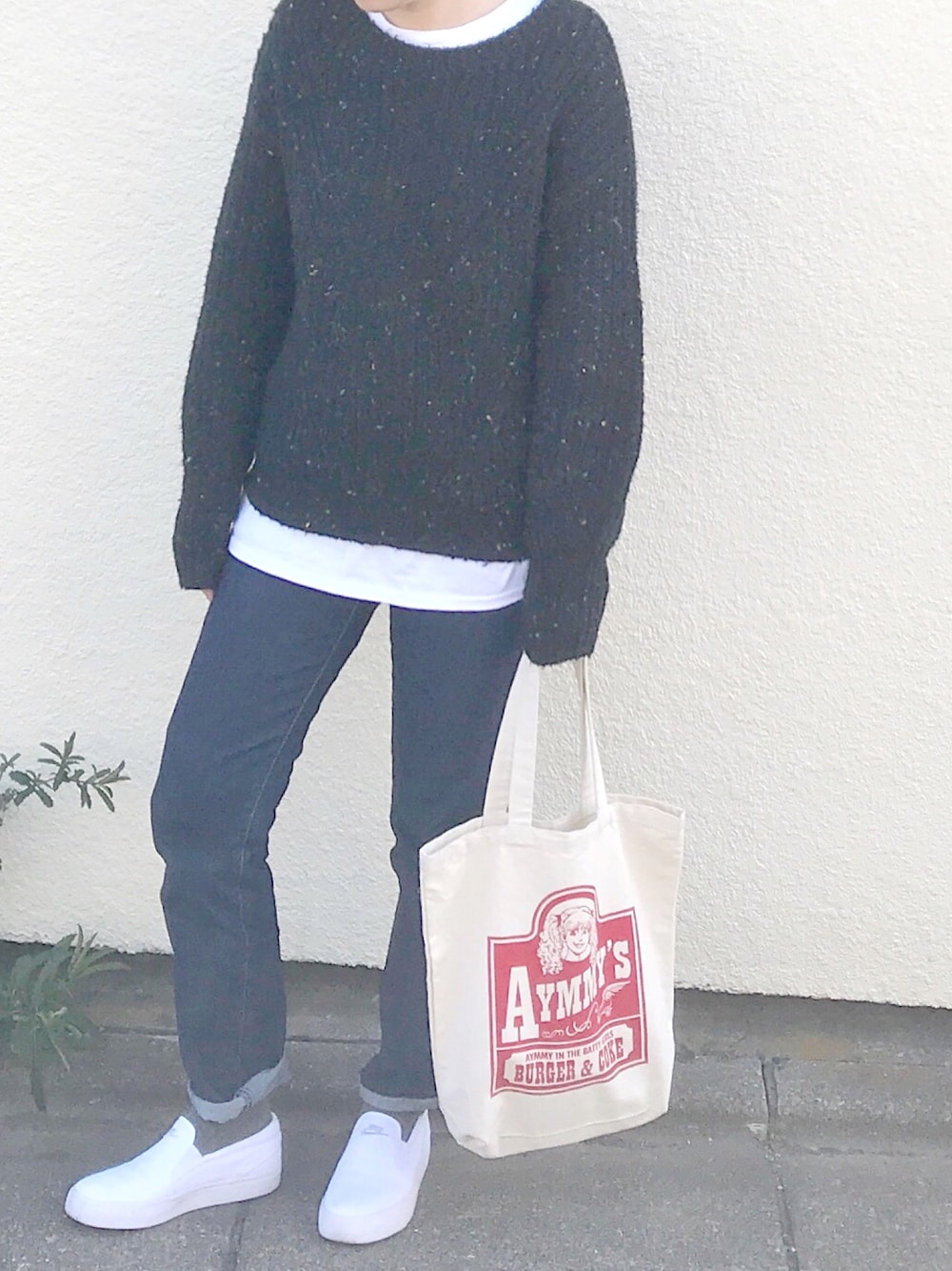 「カジュアル、ニット、used、デニムパンツ、スニーカーコーデ」｜「KhajuのKhaju:カラーネッププルオーバー◇（ニット/セーター、ブラック系）」を使った、my__na...さん（レディース・163cm）の冬コーディネートの1枚目の写真