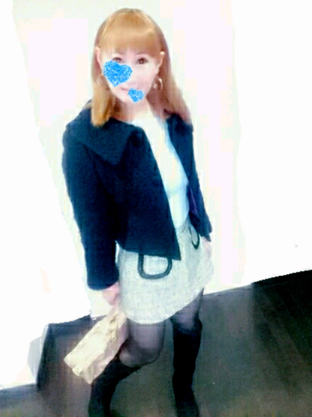 「ミニスカート、冬コーデ、ロングブーツ、キレイめ、きれいめカジュアル、大人女子、通勤コーデ、女子コーデ、女性らしい」｜「GEYGRYのミニスカート（スカート、グレー系）」を使った、Chi-hiさん（レディース・165cm）の冬コーディネートの1枚目の写真