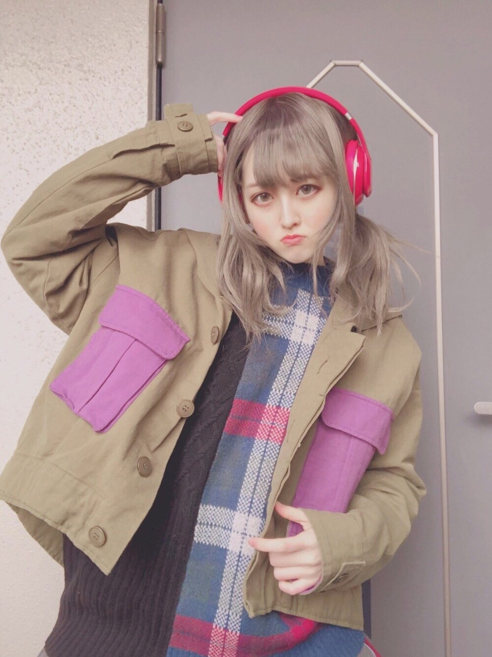 「オーバーサイズ、ootd、ラフ、カジュアル、PAMEO POSE、カーキ、冬コーデ、お洒落さんとつながりたい、ビッグシルエット、ニット」｜「PAMEO POSEのHalf&Harf Knit Top（ニット/セーター、ブラック系）」を使った、NNNNさん（レディース・165cm）の冬コーディネートの1枚目の写真