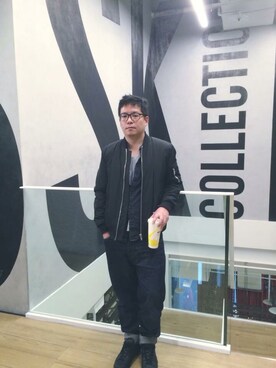 「adidas Originals（アディダスオリジナルス）のアイテム（スニーカー、ブラック系）」を使った、Jimmy Huangさん（メンズ・178cm）の冬コーディネート