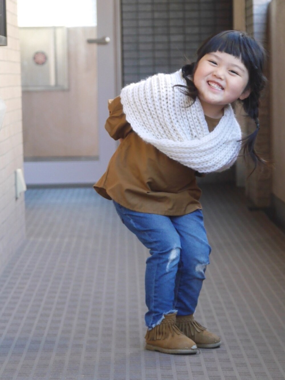 「キッズ、シンプル」｜「petit mainのアイテム（シャツ/ブラウス、ブラウン系）」を使った、mi.ko.ruさん（キッズ・100cm）の冬コーディネートの1枚目の写真
