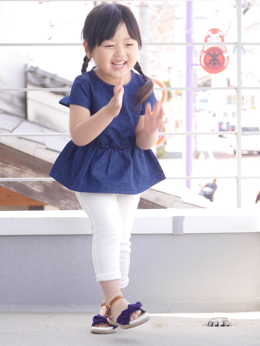 「petitmain、キッズファッション、カジュアルコーデ、2歳11ヶ月、帰省中」｜「petit mainのアイテム（トップス、ブルー系）」を使った、mi.ko.ruさん（キッズ・100cm）の春コーディネートの1枚目の写真