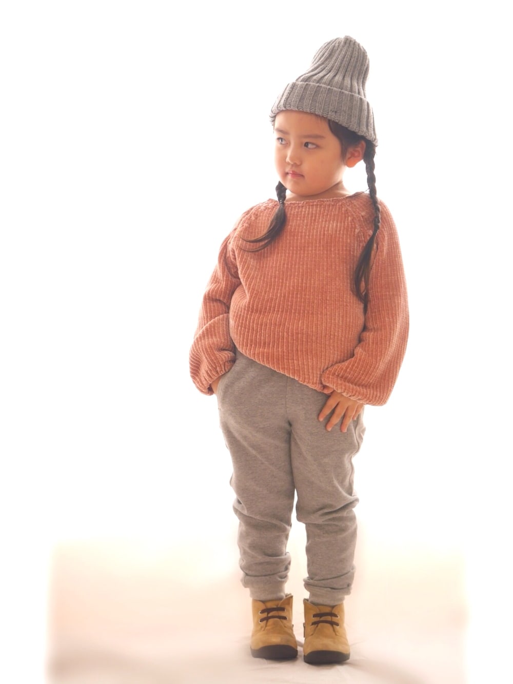 「ZARA KIDS、3歳8ヶ月」｜「ZARA KIDSのアイテム（ニット/セーター、ピンク系）」を使った、mi.ko.ruさん（キッズ・110cm）の冬コーディネートの1枚目の写真