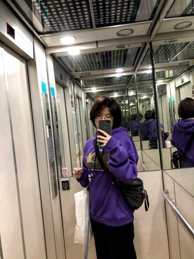 「蝦皮のアイテム（その他トップス、パープル系）」を使った、kiki彤さん（レディース・170cm）の秋コーディネート