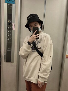 「H&M（エイチ・アンド・エム）のアイテム（Tシャツ/カットソー、ベージュ系）」を使った、kiki彤さん（レディース・170cm）の秋コーディネート