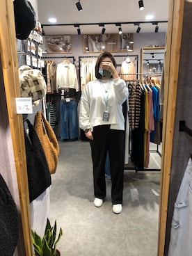 「MO-BOのアイテム（トップス、ホワイト系）」を使った、kiki彤さん（レディース・170cm）の冬コーディネート