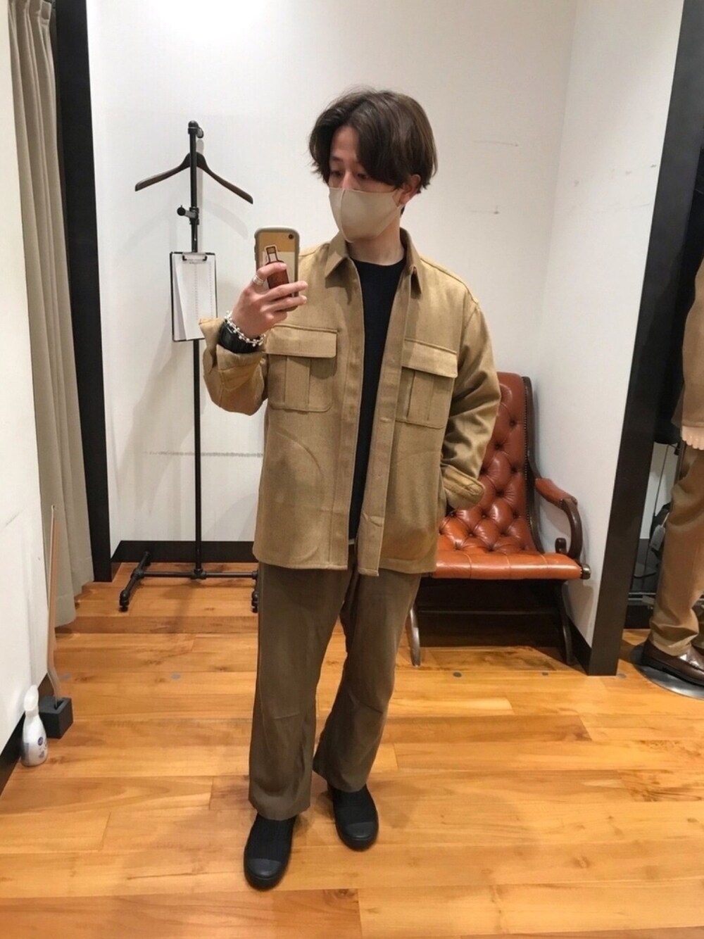 「スラックス、worknotwork、URBAN RESEARCH、今日のコーデ、シンプルコーデ、大人カジュアル、カジュアル、スニーカーコーデ、ベージュ、ブラウンコーデ」｜「WORK NOT WORK URBAN RESEARCHのメランジウールCPOシャツ（シャツ/ブラウス、ベージュ系）」を使った、hayakazu16さん（メンズ・165cm）の冬コーディネートの1枚目の写真