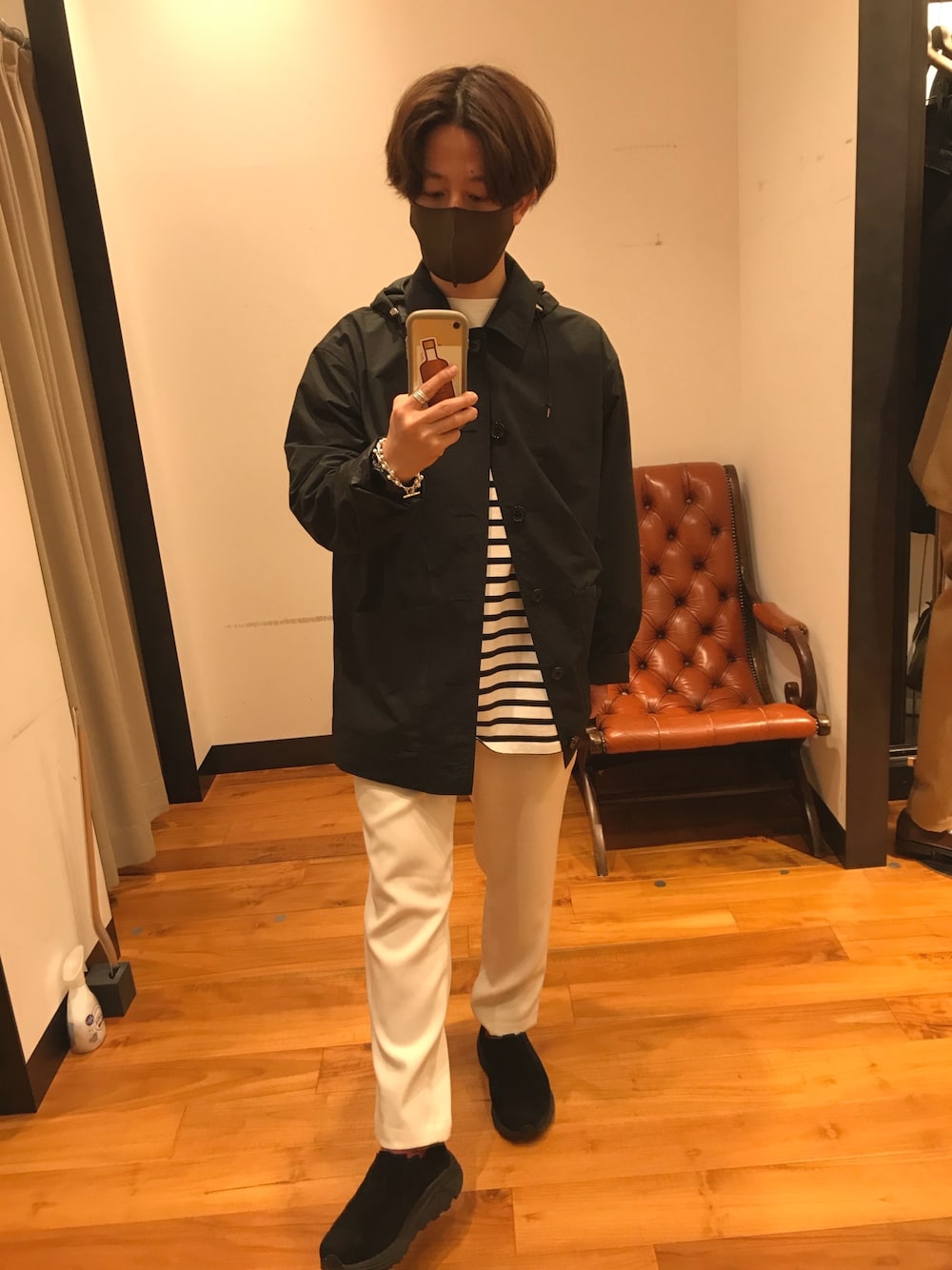「URBAN RESEARCH、Traditional Weatherwear、WAVERLY、私の推しブランド、ボーダー、ステンカラーコート、ホワイト、ロンT、Hender Scheme、春コーデ」｜「Traditional WeatherwearのTraditional Weatherwear×URBAN RESEARCH　WAVERLY LT（ステンカラーコート、ブラック系）」を使った、hayakazu16さん（メンズ・165cm）の冬コーディネートの1枚目の写真
