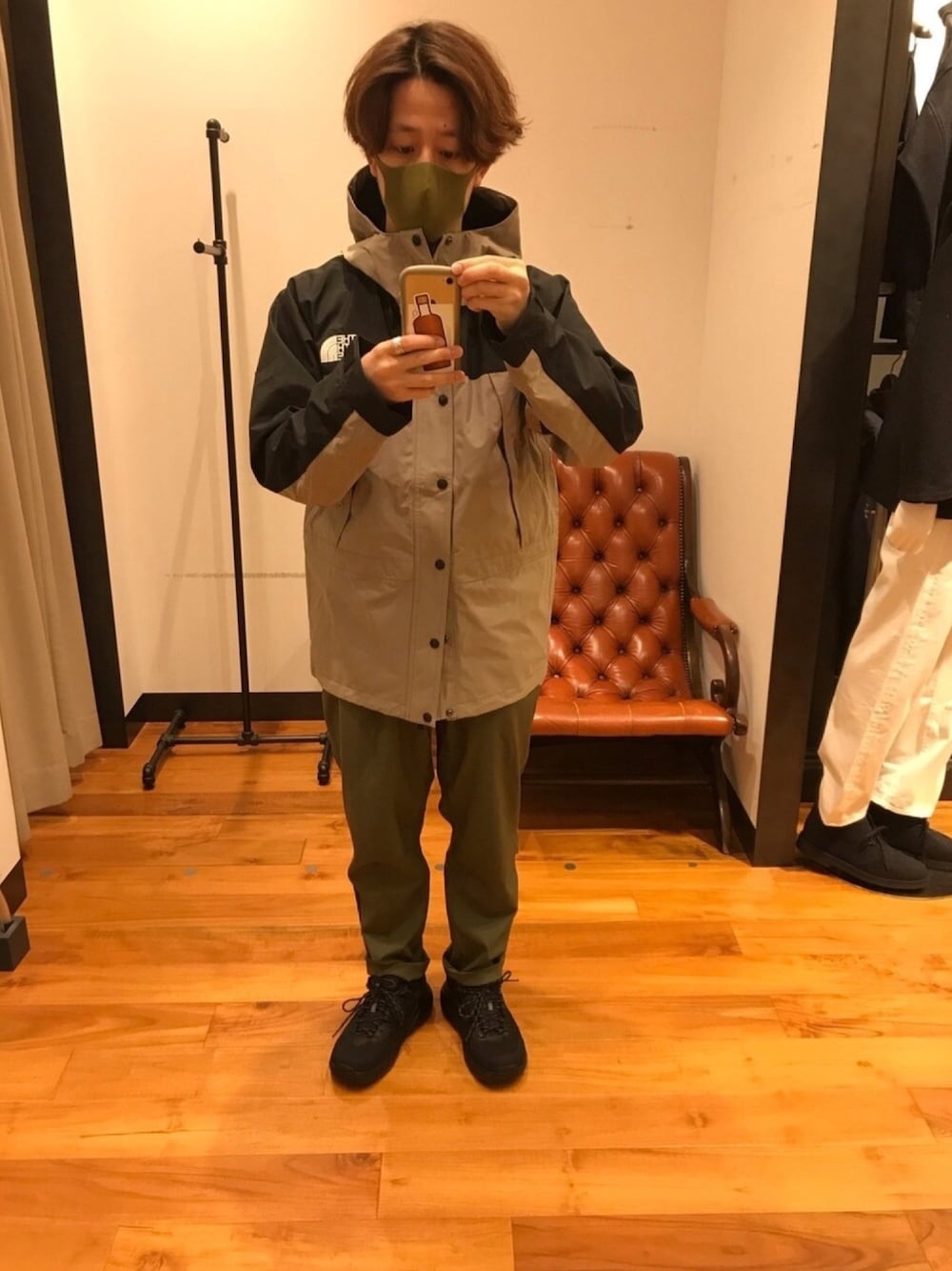 「URBAN RESEARCH、GRAMICCI、アーバンリサーチ、グラミチ、ノースフェイス、THE NORTH FACE、アウトドアスタイル、マウンテンライトジャケット、カジュアルコーデ、カジュアル」｜「THE NORTH FACEの◆【THE NORTH FACE / ザ ノースフェイス】マウンテンライトジャケット（マウンテンパーカー、グレー系）」を使った、hayakazu16さん（メンズ・165cm）の冬コーディネートの1枚目の写真