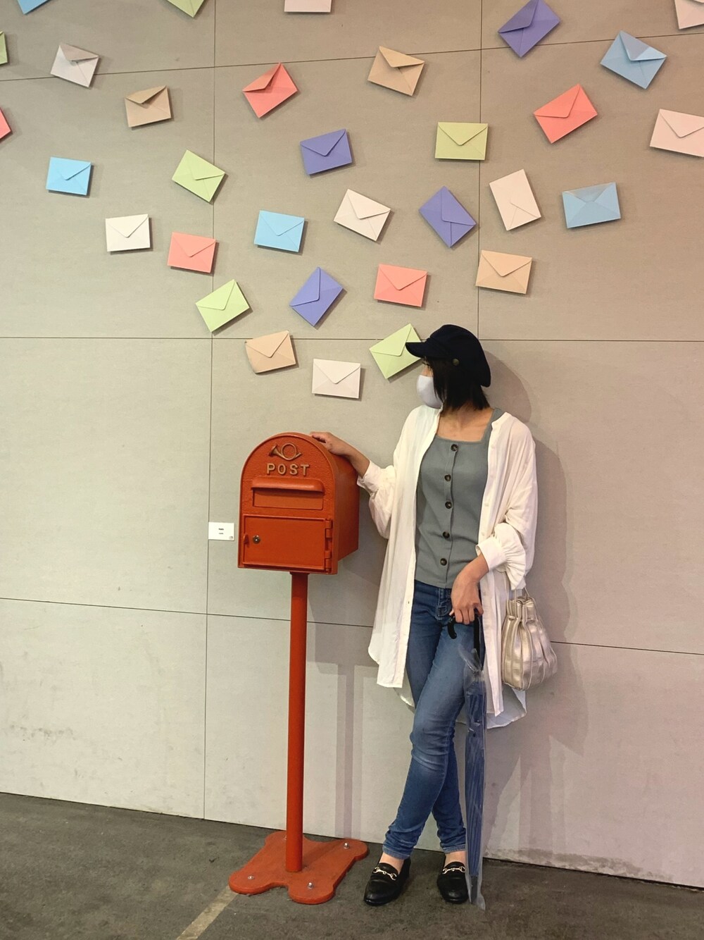 ãã¯ã€ãç³»ã®ã¯ã³ããŒã¹ãã°ãªãŒã³ç³»ã®ã¿ã³ã¯ãããããã«ãŒç³»ã®ãã³ããççšããã¬ãã£ãŒã¹ã®å€ã³ãŒãã£ããŒãã®1æç®ã®åç