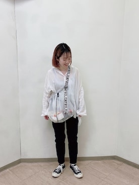 「HOLIDAY（ホリデイ）のアイテム」を使った、nishitomoさん（レディース・158cm）の春コーディネート