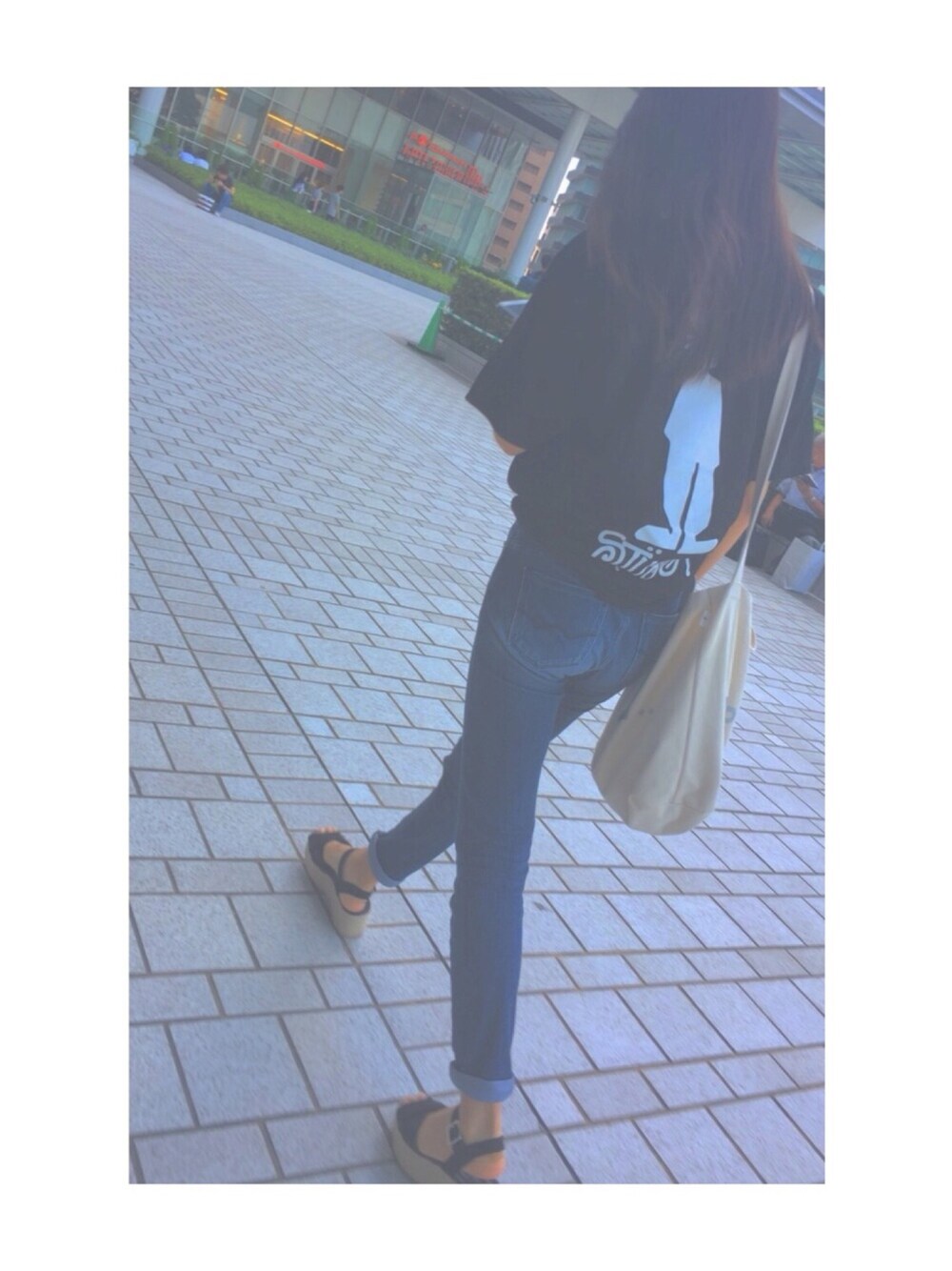 「シンプル、夏セールで買いました、サンダル、デニム、だぼだぼ、summer、stussy、LOWRYS FARM、niko and ...、EDWIN」｜「STUSSYのアイテム（Tシャツ/カットソー、ブラック系）」を使った、Hinaさん（レディース・168cm）の夏コーディネートの1枚目の写真