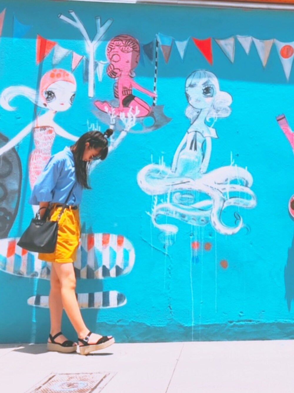「hawaii、instagram、カカアコ、summer」｜「POLO RALPH LAURENのアイテム（トップス、ブルー系）」を使った、Hinaさん（レディース・168cm）の夏コーディネートの1枚目の写真