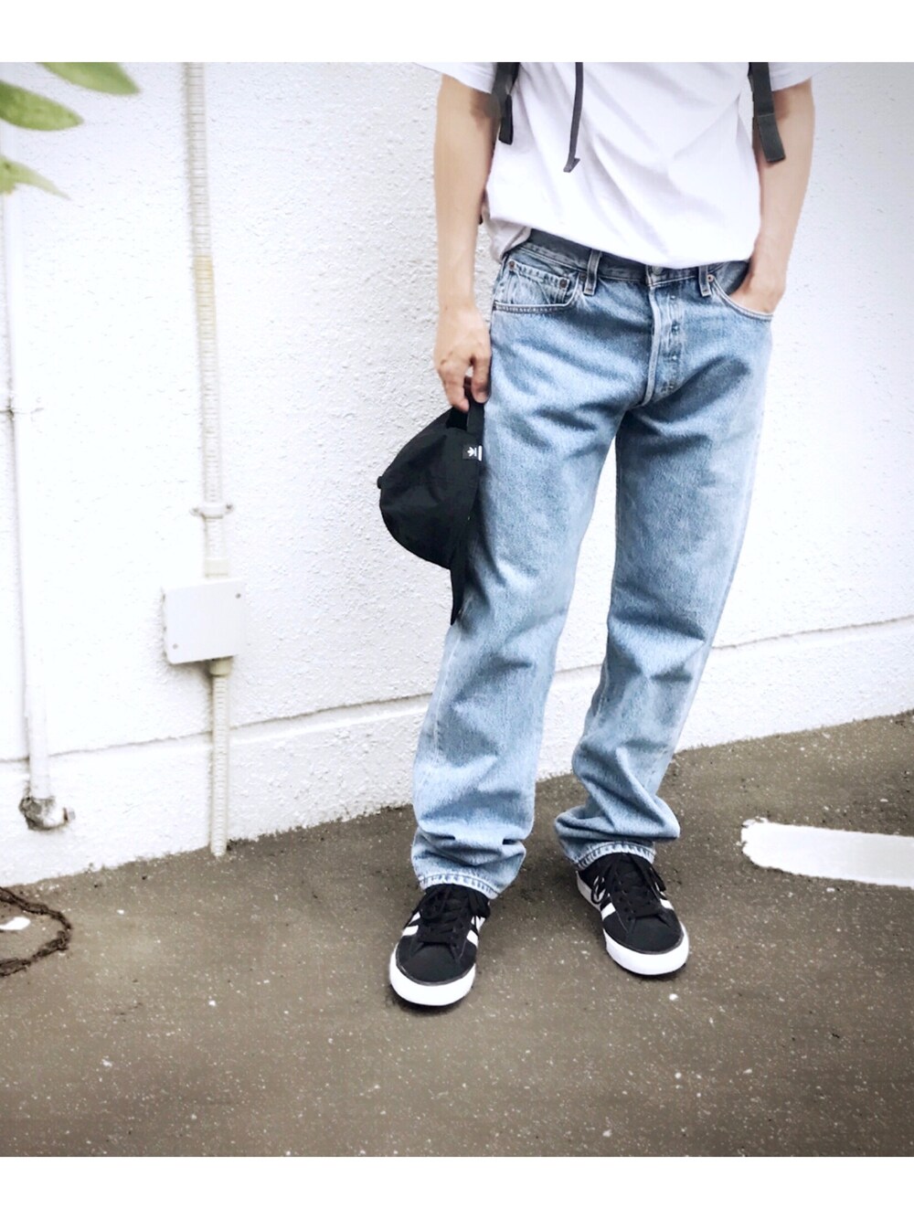 「メルカリ、古着、リーバイス、リーバイス501、501、Levi's、Levis、白Tシャツ、白Tシャツ×デニム、白T」｜「古着のアイテム（デニムパンツ、ブルー系）」を使った、Yotchさん（レディース・163cm）の春コーディネートの1枚目の写真