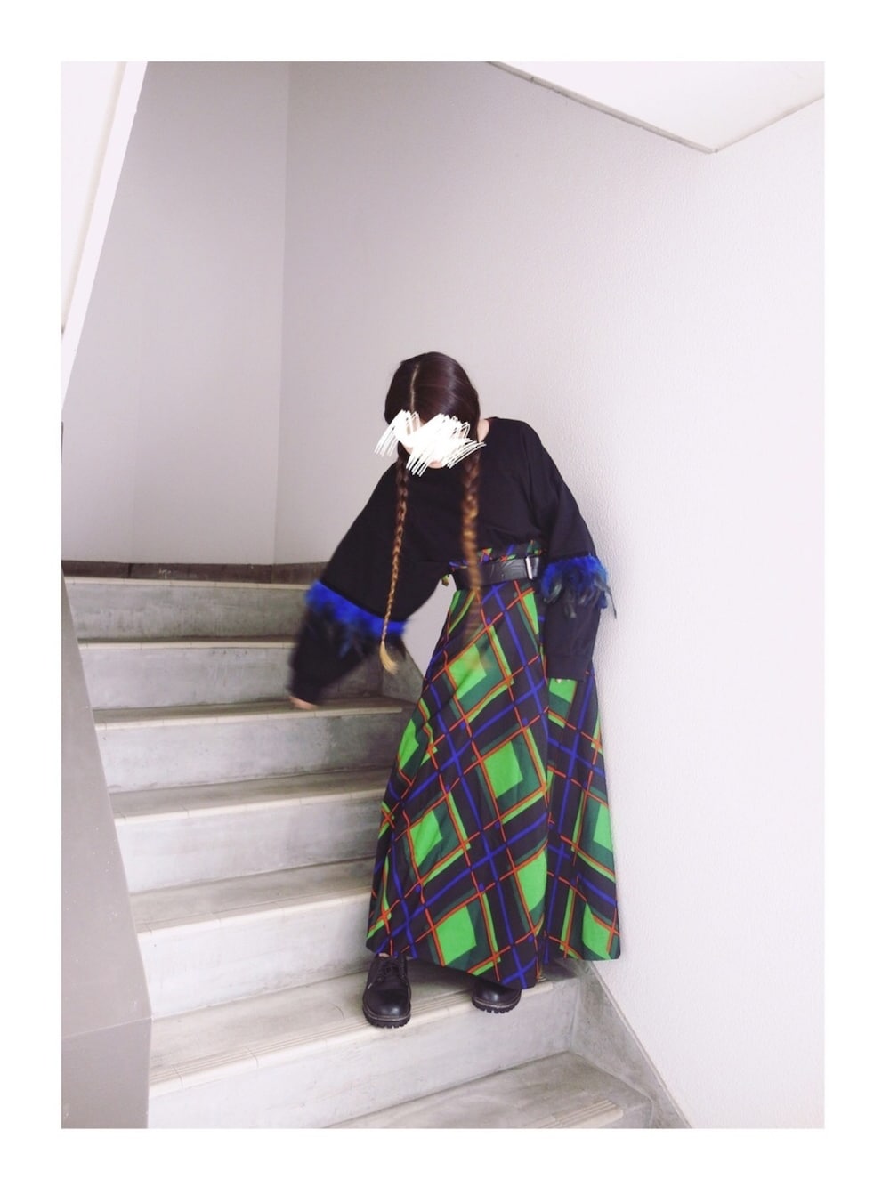 「メルカリ、古着、古着スカート、スーパーロングスカート、マキシスカート、柄スカート、ZARA、古着MIX、古着コーデ、古着女子」｜「ZARAのアイテム（スウェット、ブラック系）」を使った、Yotchさん（レディース・163cm）の春コーディネートの1枚目の写真