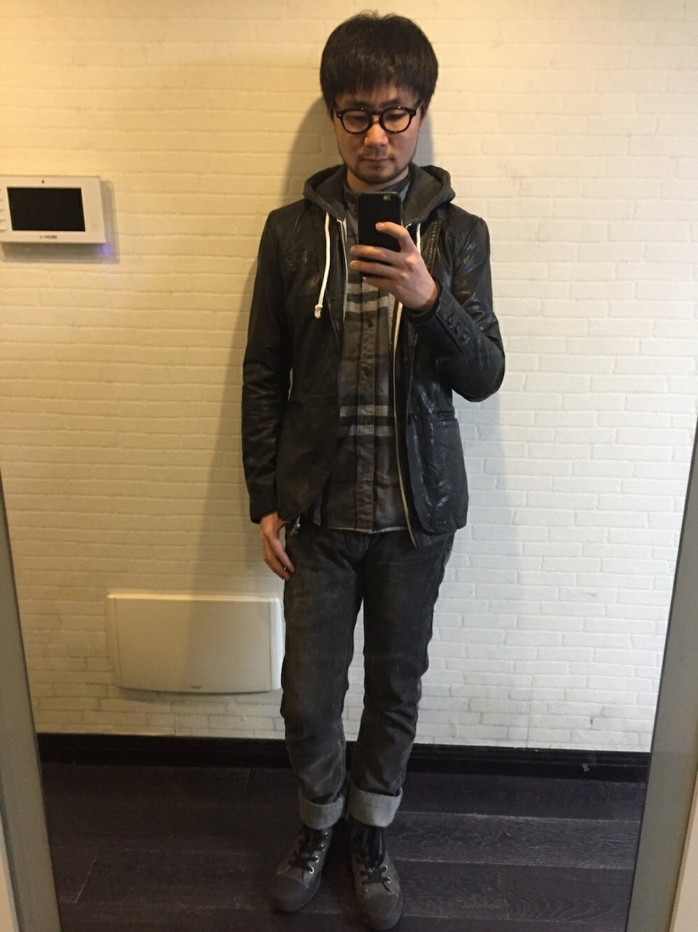 「MOSCOTのアイテム（メガネ、ブラック系）」を使った、喯嘚儿木さん（メンズ・175cm）の冬コーディネートの1枚目の写真
