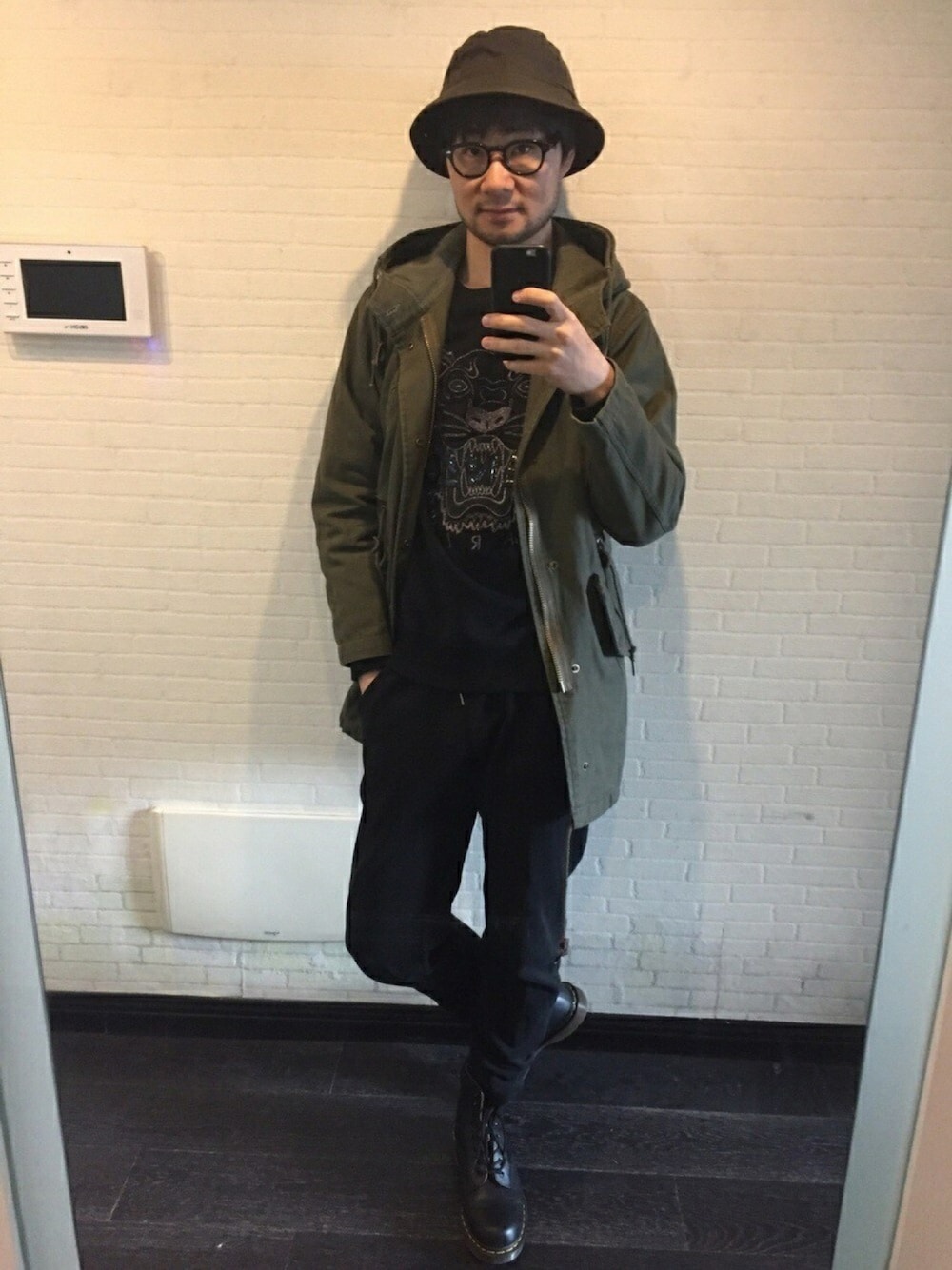 「Barbourのアイテム（ハット、グリーン系）」を使った、喯嘚儿木さん（メンズ・175cm）の春コーディネートの1枚目の写真