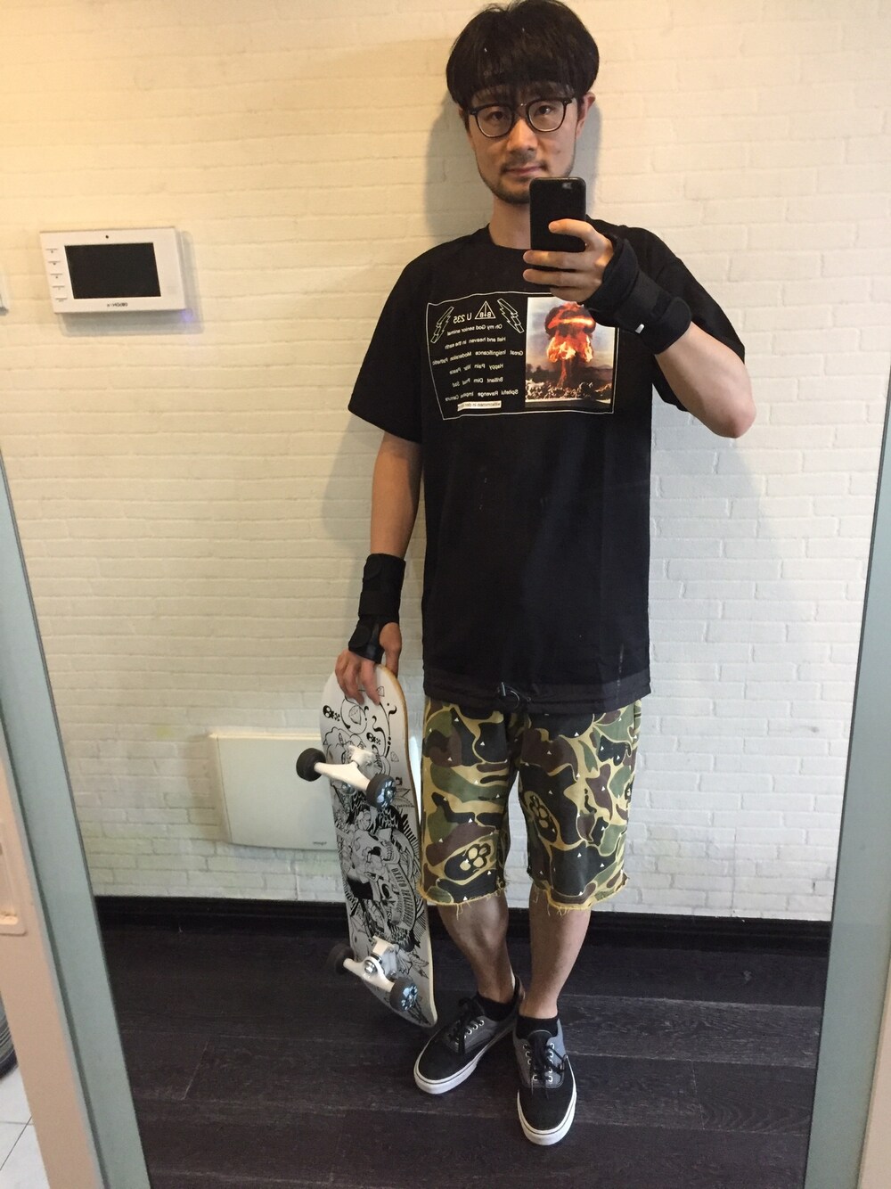 「BIBのアイテム（Tシャツ/カットソー、ブラック系）」を使った、喯嘚儿木さん（メンズ・175cm）の夏コーディネートの1枚目の写真