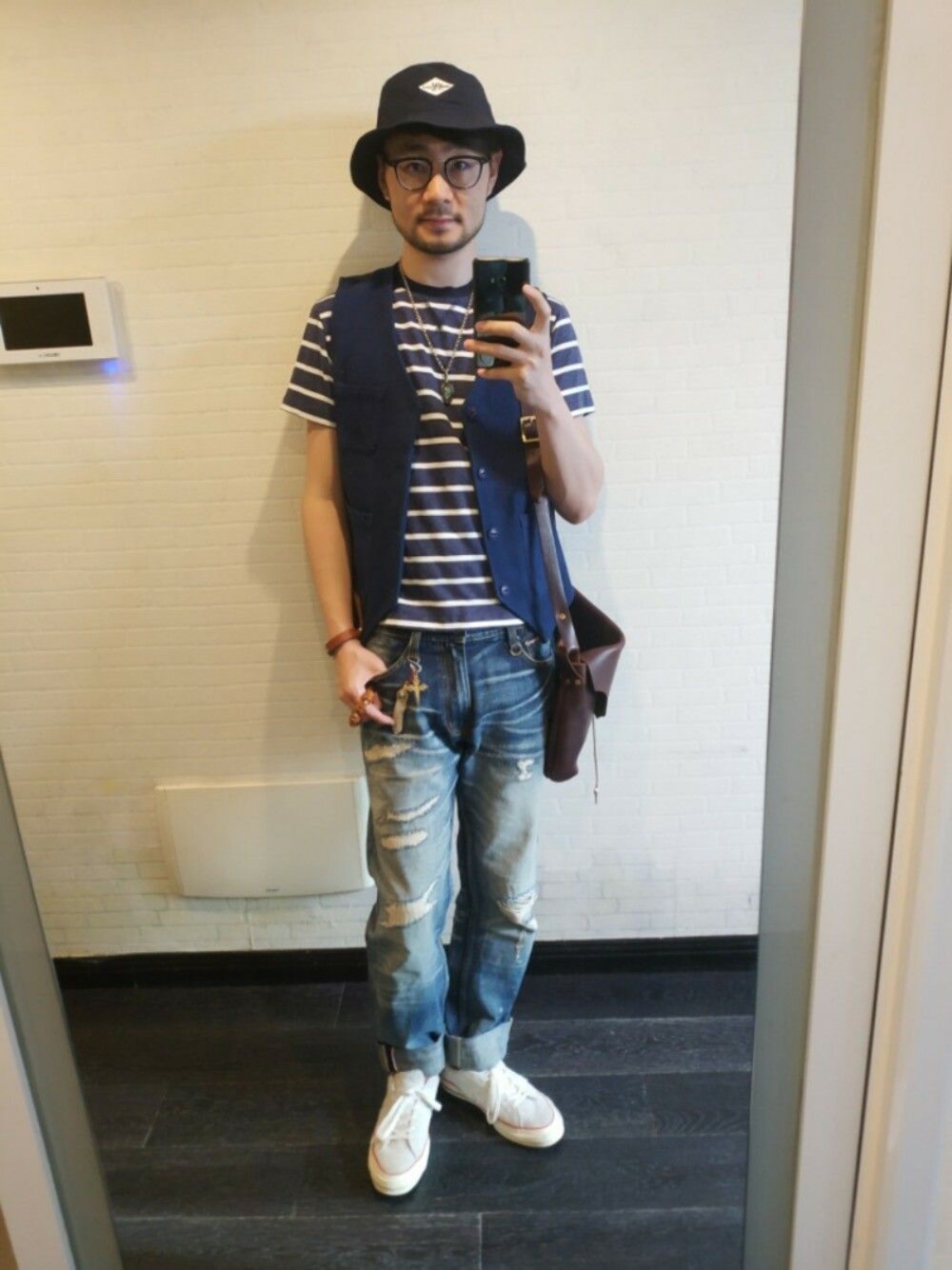 「SauceZhanのアイテム（ベスト、ブルー系）」を使った、喯嘚儿木さん（メンズ・175cm）の春コーディネートの1枚目の写真