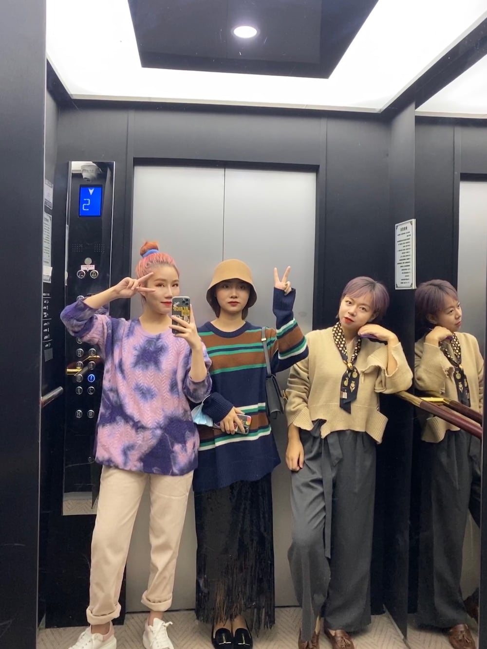 「秋服、街头搭配、复古、休闲、日系极简、基础款、雨天搭配」｜「alexanderwangのアイテム（アンダーウェア、シルバー系）」を使った、Lufkiさん（レディース・160cm）の秋コーディネートの1枚目の写真