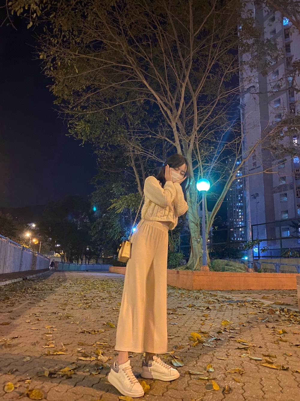 「休閒、通勤穿搭、ootd、基礎款、日系極簡」｜「H&MのH&M - オフショルダーセーター - ホワイト（ニット/セーター、ホワイト系）」を使った、Karenさん（レディース・156cm）の冬コーディネートの1枚目の写真