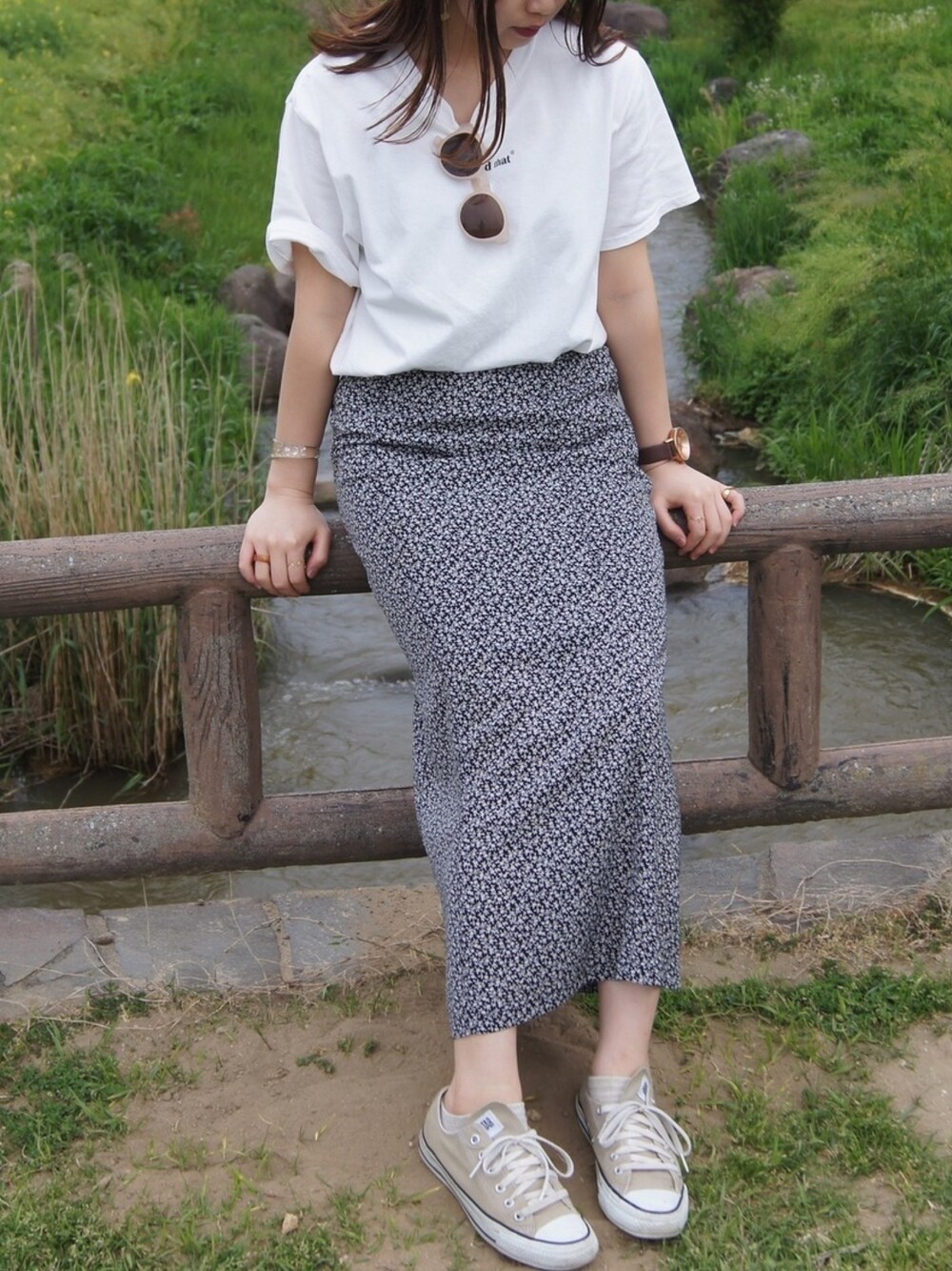 「オトナカジュアル、おしゃれさんと繋がりたい、ootd、休日スタイル、スニーカー、プチプラ、夏コーデ、春夏コーデ、花柄スカート、shesaidthat」｜「she said thatのアイテム（Tシャツ/カットソー、ホワイト系）」を使った、ayuさん（レディース・163cm）の春コーディネートの1枚目の写真