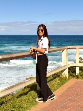 「GLASSONS（グラッソンズ）のアイテム」を使った、Alice Liさん（レディース・170cm）の秋コーディネート