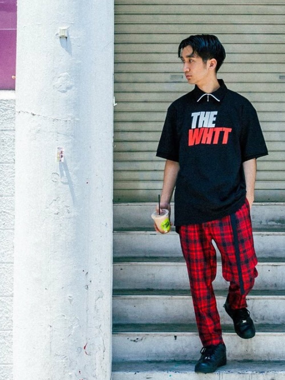 「LITTLEBIG、チェックパンツ、チェック、Tシャツ、黒、モード、モードストリート、NIKE、NIKE AIR MAX」｜「LITTLEBIGのアイテム（Tシャツ/カットソー、ブラック系）」を使った、桜井 雅斗(吉本新喜劇/FM大阪DJ)さん（メンズ・175cm）の夏コーディネートの1枚目の写真